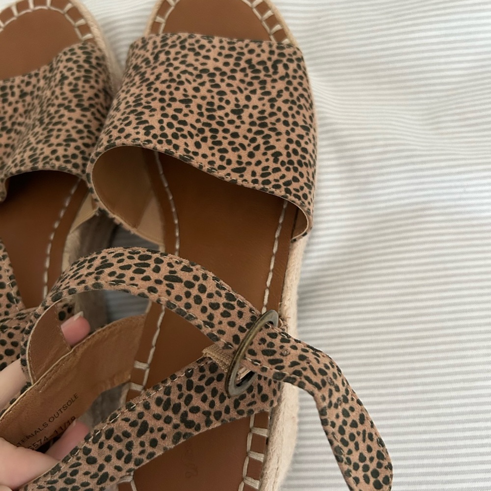 Platform Sandals - Picture 4 of 4
